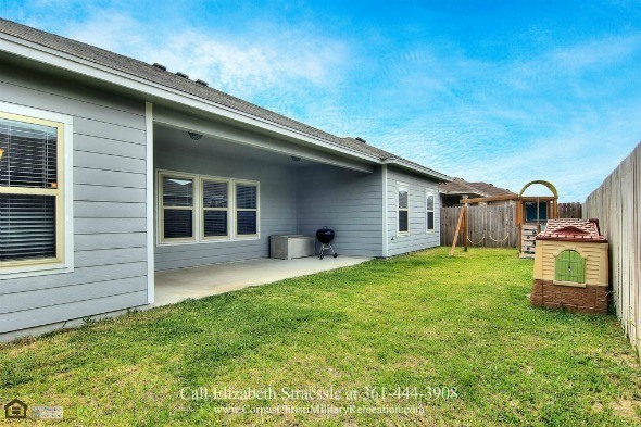 Homes in Pinehollow Corpus Christi TX - This Corpus Christi home offers the peaceful oasis and space you and your loved ones need. 