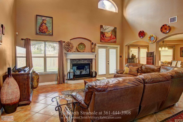  Corpus Christi TX Real Estate Properties for Sale - The bright and spacious great room of this Corpus Christi TX home is perfect for relaxation and entertaining.
